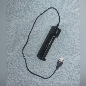 Black USB Battery Charger